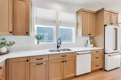 6766 W Docksider Dr, South Jordan, UT 84009 - Photo 11