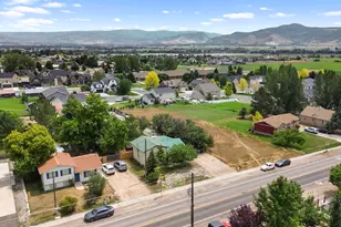 143 S Center St, Midway, UT 84049 - Photo 35
