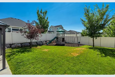 623 S Alberta Spruce Dr, Layton, UT 84041 - Photo 29
