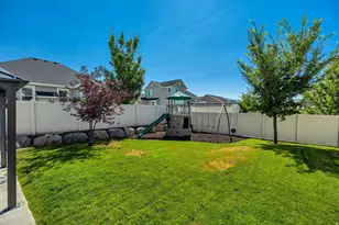 623 S Alberta Spruce Dr, Layton, UT 84041 - Photo 29