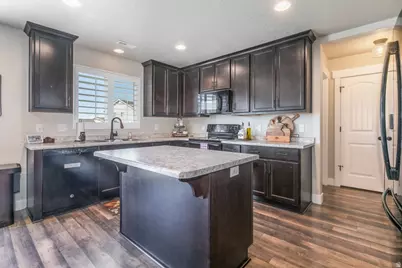 1457 W Waterfront Dr S, Syracuse, UT 84075 - Photo 9