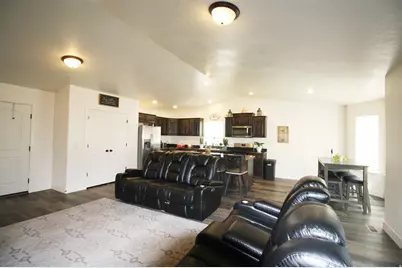 2338 E 4300 S, Naples, UT 84078 - Photo 5