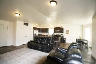 2338 E 4300 S, Naples, UT 84078 - Photo 5