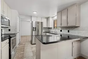 9495 S Pinedale Circle, Sandy, UT 84092 - Photo 9