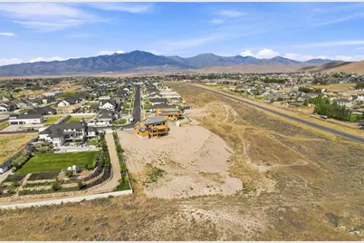 9126 N Lakefront Dr, Eagle Mountain, UT 84005 - Photo 11