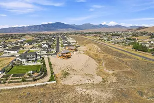 9126 N Lakefront Dr, Eagle Mountain, UT 84005 - Photo 11