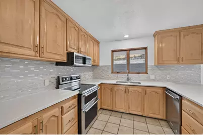1560 E Hills Dr N, Bountiful, UT 84010 - Photo 13