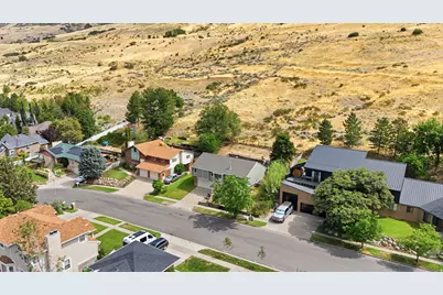 1560 E Hills Dr N, Bountiful, UT 84010 - Photo 3