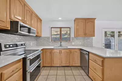 1560 E Hills Dr N, Bountiful, UT 84010 - Photo 15