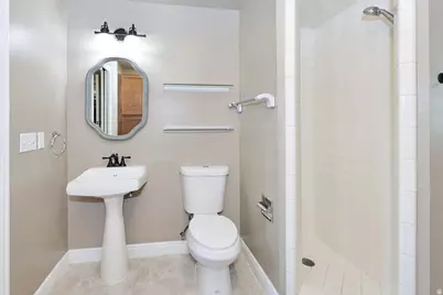 518 Aspen Way, Centerville, UT 84014 - Photo 25