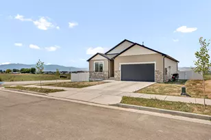 735 N 300 W, Smithfield, UT 84335 - Photo 3