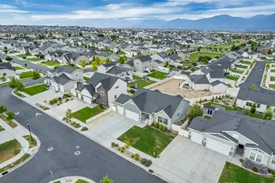 8061 S Oakridge Dr, West Jordan, UT 84081 - Photo 5