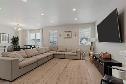 8061 S Oakridge Dr, West Jordan, UT 84081 - Photo 9