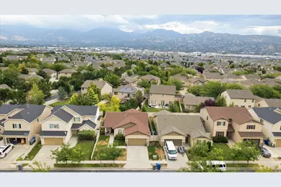 998 N Cambria Dr W, North Salt Lake, UT 84054 - Photo 5