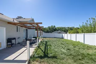898 W 1025 N, Clinton, UT 84015 - Photo 11