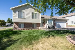 898 W 1025 N, Clinton, UT 84015 - Photo 3