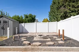 898 W 1025 N, Clinton, UT 84015 - Photo 9
