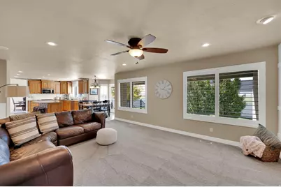 686 Wellington Dr, Kaysville, UT 84037 - Photo 23