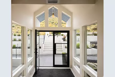 2558 S Scenic Dr E, Salt Lake City, UT 84109 - Photo 3