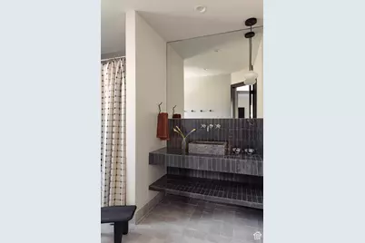2558 S Scenic Dr E, Salt Lake City, UT 84109 - Photo 49