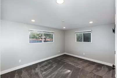 661 E Wyandotte Ave, Sandy, UT 84070 - Photo 11