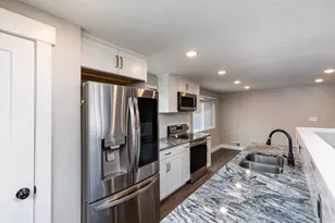 661 E Wyandotte Ave, Sandy, UT 84070 - Photo 5