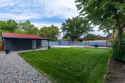 661 E Wyandotte Ave, Sandy, UT 84070 - Photo 17