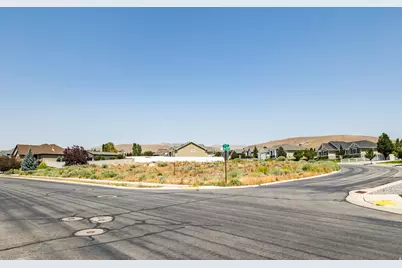 9330 N Horizon Dr, Eagle Mountain, UT 84005 - Photo 9