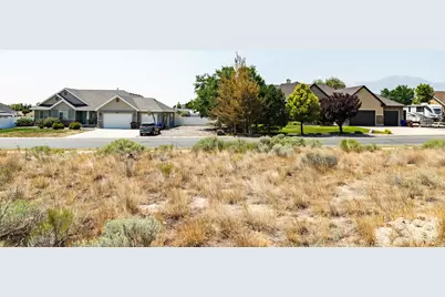 9330 N Horizon Dr, Eagle Mountain, UT 84005 - Photo 11