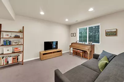 706 W 1045 N, Centerville, UT 84014 - Photo 5