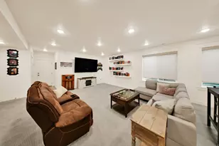 1686 N Emerald Dr, Layton, UT 84040 - Photo 21