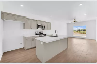 526 W 1875 N, Harrisville, UT 84404 - Photo 3