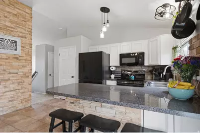 2389 W 2150 S, Syracuse, UT 84075 - Photo 9