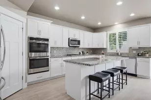 3827 W Coastal Dune Dr, South Jordan, UT 84009 - Photo 9