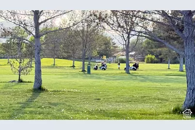 18 W La Vista Dr, West Jordan, UT 84088 - Photo 25