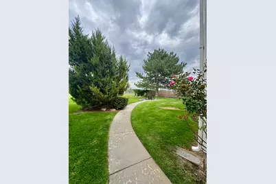 1382 W Beacon Hill Circle Cir S, Taylorsville, UT 84123 - Photo 35