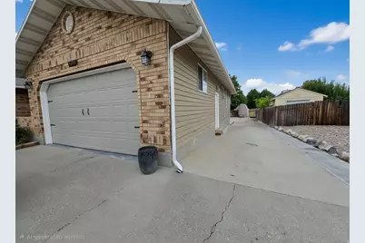 9495 S Loch Awe Dr W, South Jordan, UT 84009 - Photo 45