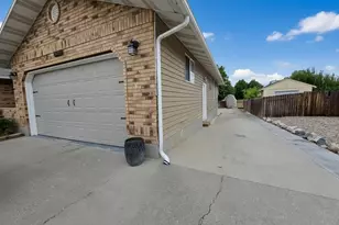 9495 S Loch Awe Dr W, South Jordan, UT 84009 - Photo 45
