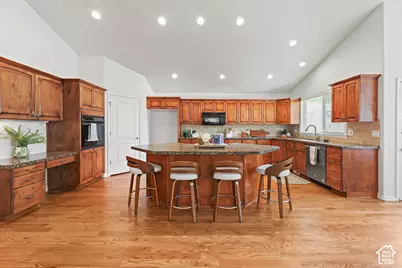4668 Bountiful Ridge Dr, Bountiful, UT 84010 - Photo 9