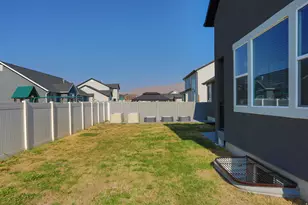 127 E Craner Peak Dr, Eagle Mountain, UT 84005 - Photo 23