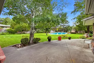 2120 E Applewood Ave, Holladay, UT 84121 - Photo 9