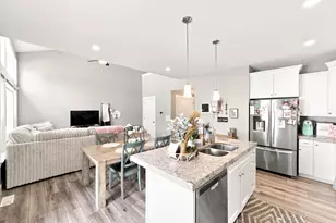 9256 S Ashbourne Dr, Sandy, UT 84094 - Photo 11