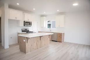 563 N 410 E #23 E, Salem, UT 84653 - Photo 3