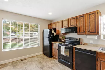 3452 S 2000 E, Salt Lake City, UT 84109 - Photo 11