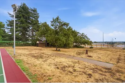 2211 Valley Dr, Layton, UT 84040 - Photo 27