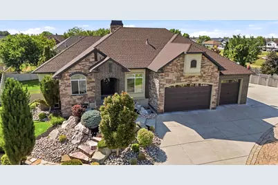 1084 E Loch Lomond Cir, Syracuse, UT 84075 - Photo 3