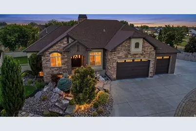 1084 E Loch Lomond Cir, Syracuse, UT 84075 - Photo 1