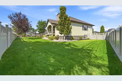 1084 E Loch Lomond Cir, Syracuse, UT 84075 - Photo 51
