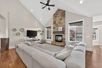 1084 E Loch Lomond Cir, Syracuse, UT 84075 - Photo 7