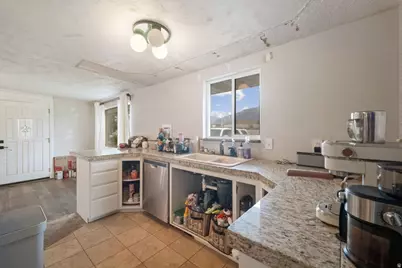 10368 S Crocus St, Sandy, UT 84094 - Photo 7